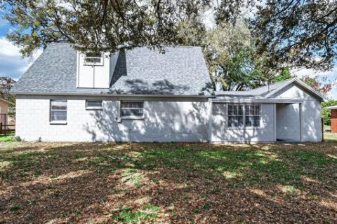 House in Tampa, Florida 4 bedrooms, 153.94 sq.m. № 2093414 - photo 11
