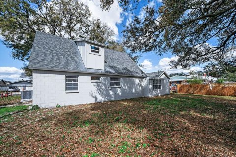 House in Tampa, Florida 4 bedrooms, 153.94 sq.m. № 2093414 - photo 10