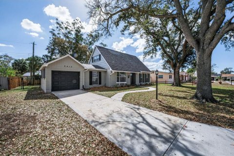 House in Tampa, Florida 4 bedrooms, 153.94 sq.m. № 2093414 - photo 3