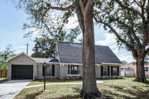 House in Tampa, Florida 4 bedrooms, 153.94 sq.m. № 2093414 - photo 5