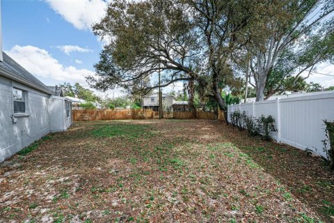 House in Tampa, Florida 4 bedrooms, 153.94 sq.m. № 2093414 - photo 14