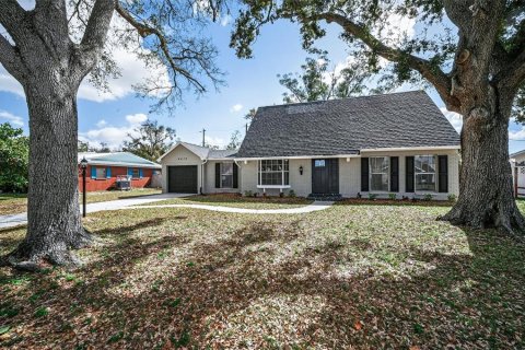 House in Tampa, Florida 4 bedrooms, 153.94 sq.m. № 2093414 - photo 4