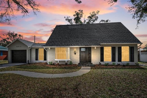 House in Tampa, Florida 4 bedrooms, 153.94 sq.m. № 2093414 - photo 2