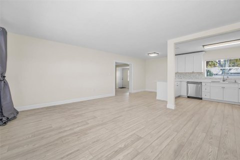 House in Tampa, Florida 4 bedrooms, 153.94 sq.m. № 2093414 - photo 30