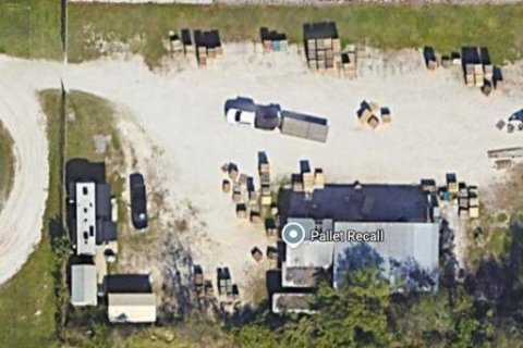 Commercial property in Sarasota, Florida № 1566744 - photo 1