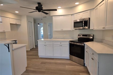 Casa en venta en Inverness, Florida, 3 dormitorios, 157.38 m2 № 2101452 - foto 10