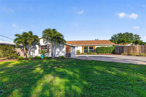 Villa ou maison à vendre à Saint Petersburg, Floride: 3 chambres, 165.74 m2 № 2148266 - photo 3