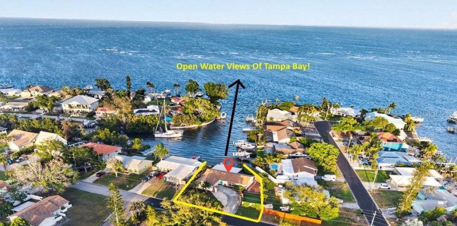 Villa ou maison à Saint Petersburg, Floride 3 chambres, 165.74 m2 № 2148266
