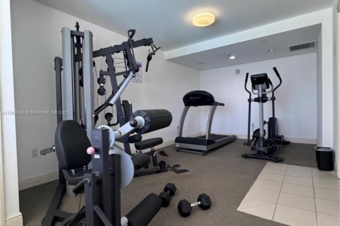 Condominio en alquiler en Miami, Florida, 2 dormitorios, 86.4 m2 № 1689172 - foto 16