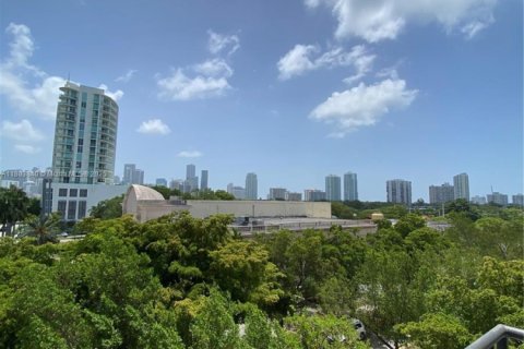Condominio en alquiler en Miami, Florida, 2 dormitorios, 86.4 m2 № 1689172 - foto 3