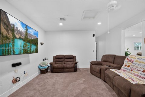 Casa en venta en Miami, Florida, 3 dormitorios, 189.15 m2 № 2382223 - foto 21