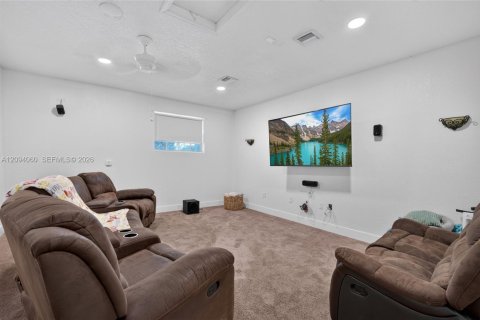 Casa en venta en Miami, Florida, 3 dormitorios, 189.15 m2 № 2382223 - foto 19