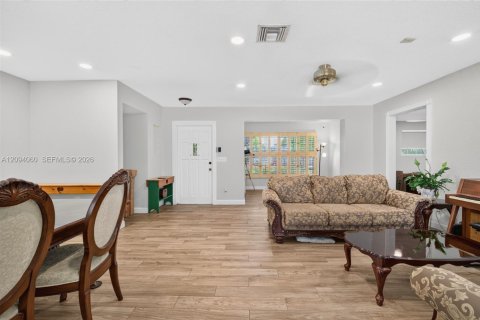Casa en venta en Miami, Florida, 3 dormitorios, 189.15 m2 № 2382223 - foto 17