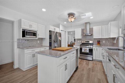 Casa en venta en Miami, Florida, 3 dormitorios, 189.15 m2 № 2382223 - foto 4