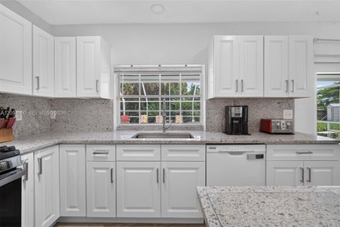 Casa en venta en Miami, Florida, 3 dormitorios, 189.15 m2 № 2382223 - foto 5