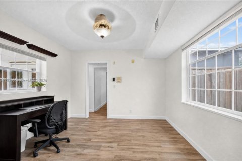 Casa en venta en Miami, Florida, 3 dormitorios, 189.15 m2 № 2382223 - foto 30