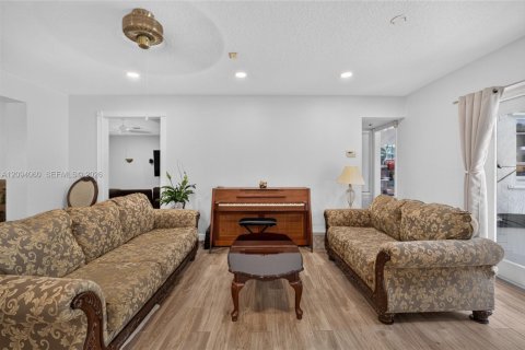 Casa en venta en Miami, Florida, 3 dormitorios, 189.15 m2 № 2382223 - foto 16