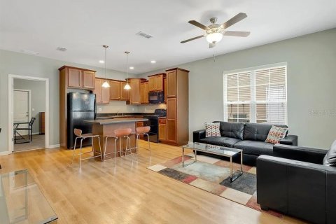 Townhouse in Tallahassee, Florida 3 bedrooms, 109.25 sq.m. № 2212545 - photo 6