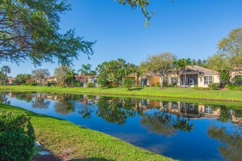 House in Vero Beach, Florida 2 bedrooms, 160.07 sq.m. № 1722776 - photo 20