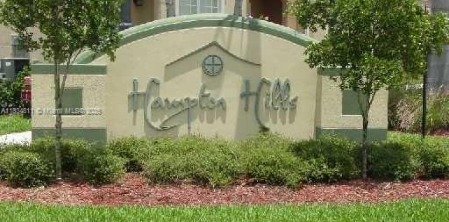 Condominio en Tamarac, Florida, 3 dormitorios № 1855053