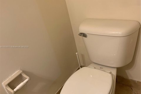 Condo in Tamarac, Florida, 3 bedrooms  № 1855053 - photo 27