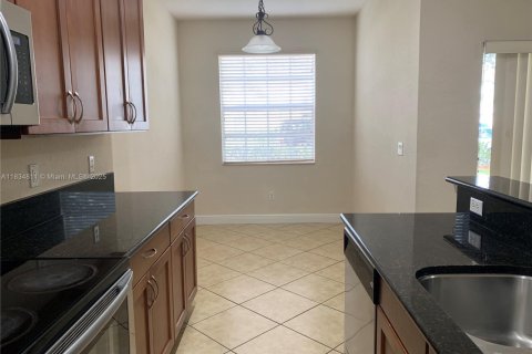 Condo in Tamarac, Florida, 3 bedrooms  № 1855053 - photo 12