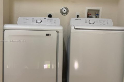 Condo in Tamarac, Florida, 3 bedrooms  № 1855053 - photo 29