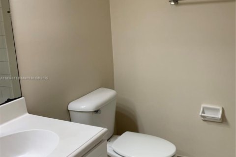 Condo in Tamarac, Florida, 3 bedrooms  № 1855053 - photo 21