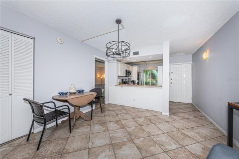 Condominio en venta en Saint Petersburg, Florida, 2 dormitorios, 82.68 m2 № 2339791 - foto 2
