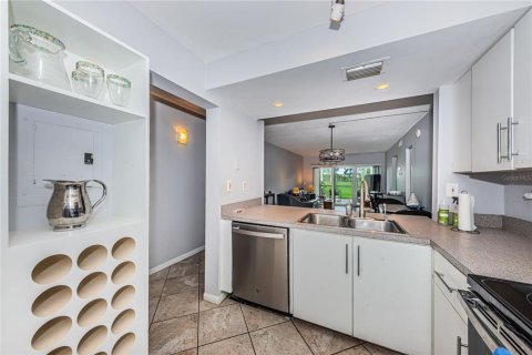 Condominio en venta en Saint Petersburg, Florida, 2 dormitorios, 82.68 m2 № 2339791 - foto 5