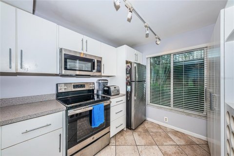 Condominio en venta en Saint Petersburg, Florida, 2 dormitorios, 82.68 m2 № 2339791 - foto 3