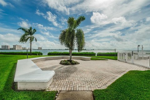 Condominio en venta en Saint Petersburg, Florida, 2 dormitorios, 82.68 m2 № 2339791 - foto 30