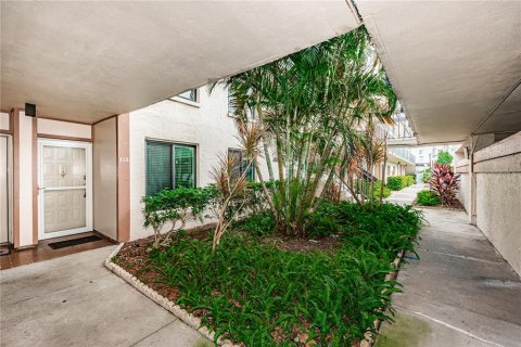 Condominio en Saint Petersburg, Florida, 2 dormitorios  № 2339791