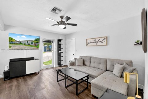 Casa en venta en Fort Lauderdale, Florida, 3 dormitorios, 124.77 m2 № 2021113 - foto 12