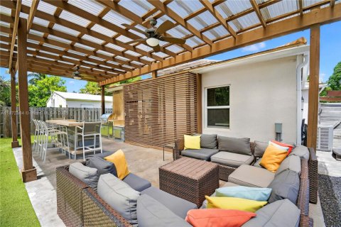 Casa en venta en Fort Lauderdale, Florida, 3 dormitorios, 124.77 m2 № 2021113 - foto 23