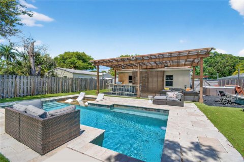 House in Fort Lauderdale, Florida 3 bedrooms, 124.77 sq.m. № 2021113