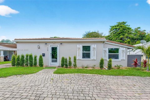 Casa en venta en Fort Lauderdale, Florida, 3 dormitorios, 124.77 m2 № 2021113 - foto 2