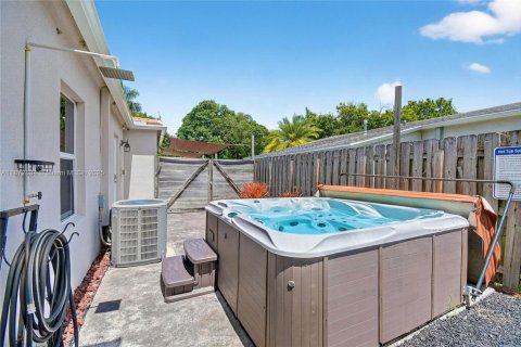 Casa en venta en Fort Lauderdale, Florida, 3 dormitorios, 124.77 m2 № 2021113 - foto 27