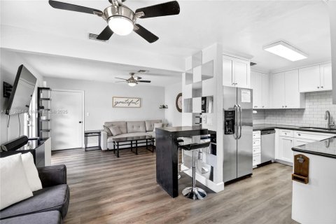 Casa en venta en Fort Lauderdale, Florida, 3 dormitorios, 124.77 m2 № 2021113 - foto 3
