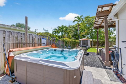 Casa en venta en Fort Lauderdale, Florida, 3 dormitorios, 124.77 m2 № 2021113 - foto 26