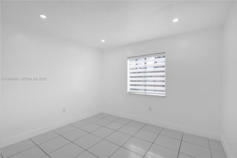 House in Miami, Florida 4 bedrooms, 153.01 sq.m. № 2010538 - photo 24