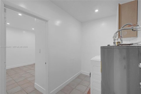 House in Miami, Florida 4 bedrooms, 153.01 sq.m. № 2010538 - photo 27