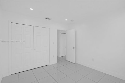 House in Miami, Florida 4 bedrooms, 153.01 sq.m. № 2010538 - photo 22