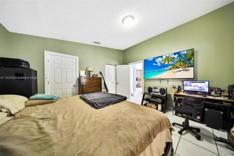 House in Hialeah Gardens, Florida 4 bedrooms, 174.75 sq.m. № 1814316 - photo 23