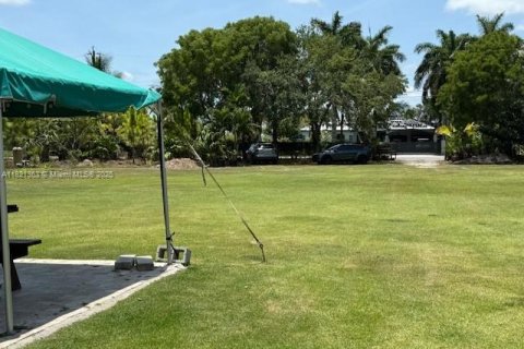 Commercial property in Homestead, Florida № 1781509 - photo 2
