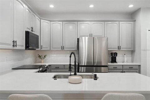 Townhouse in Oviedo, Florida 3 bedrooms, 172.8 sq.m. № 2238232 - photo 15