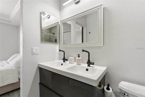 Townhouse in Oviedo, Florida 3 bedrooms, 172.8 sq.m. № 2238232 - photo 20