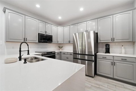 Townhouse in Oviedo, Florida 3 bedrooms, 172.8 sq.m. № 2238232 - photo 10
