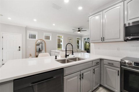 Townhouse in Oviedo, Florida 3 bedrooms, 172.8 sq.m. № 2238232 - photo 13