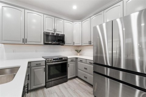 Townhouse in Oviedo, Florida 3 bedrooms, 172.8 sq.m. № 2238232 - photo 14